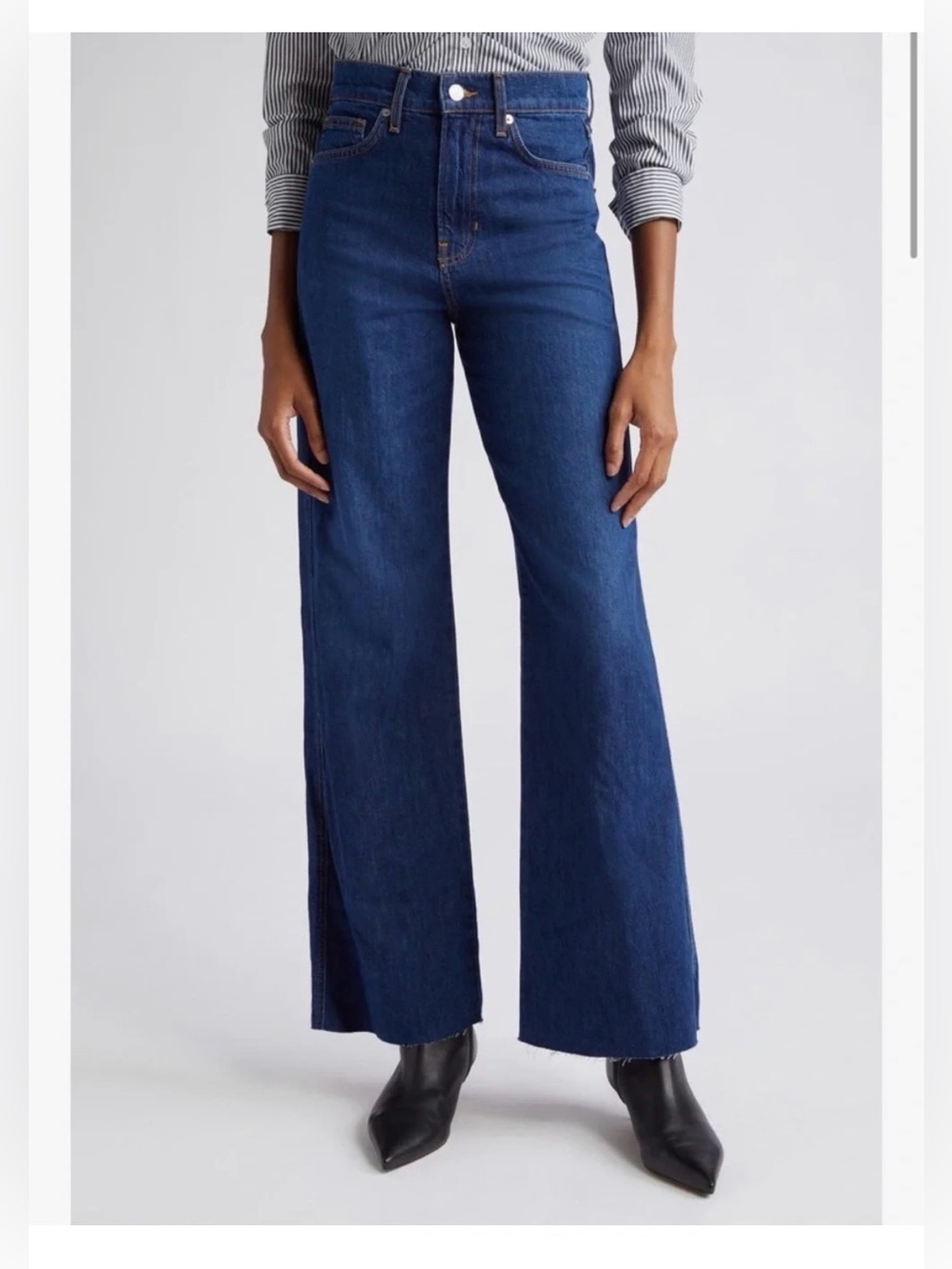 Veronica Beard Taylor Relaxed Wide Leg High Rise Jeans
Raw Hem
$298
Classic
31